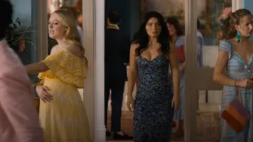 Carolina Herrera Spaghetti Strap Sweetheart Midi Dress usado por Amelia Sacks (Eve Hewson) como se ve en La Pareja Perfecta (S01E05)