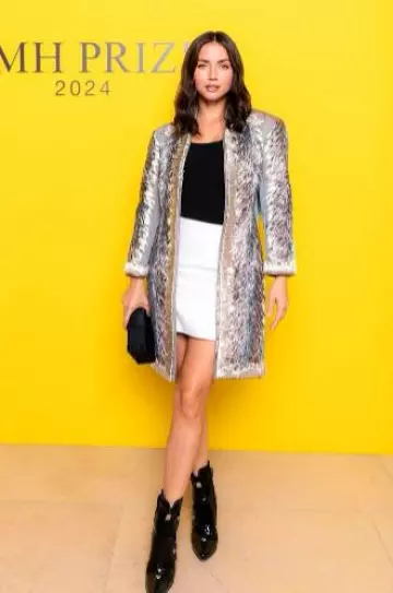 Louis Vuitton Wool Crepe Mini Skirt worn by  Ana de Armas at Lvmh Prize on September 10, 2024