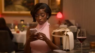 Alaïa Halter Vestido acampanado transparente usado por Chelsea Lazkani como se ve en Selling Sunset (S08E05)