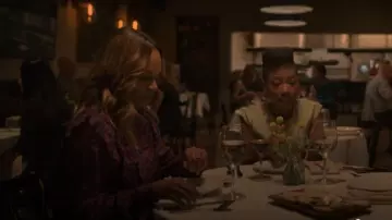 Blouse Cleobella Fiorella portée par Sally Braswell (Nefetari Spencer) vue dans Reasonable Doubt (S02E05)