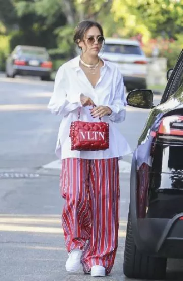 Elie Saab Es004/s Round Sunglasses worn by Jessica Alba at Family Pizza Party on September 4, 2024