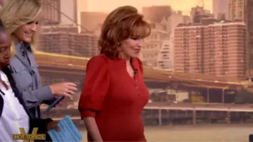 Veronica Beard Coralee Rib Top porté par Joy Behar comme on le voit dans The View le 11 septembre 2024