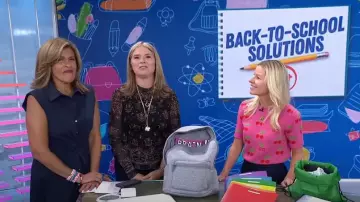 Pull à manches courtes Cherries de Gucci porté par Meredith Sinclair, comme on le voit dans Today le 6 septembre 2024