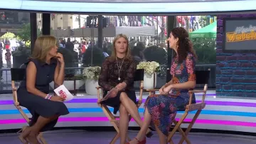 Robe midi en maille Johnny Was Astrid portée par Elena Nicolaou comme on le voit dans Today with Hoda & Jenna le 6 septembre 2024