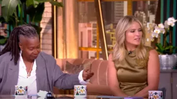 A.L.C. Gracie Haut sans manches en satin et dentelle porté par Sara Haines comme on le voit dans The View le 5 septembre 2024