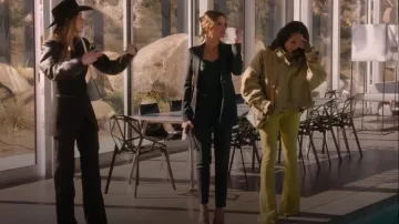 Balmain Pantalon évasé semi-transparent à motif monogramme porté par Amanza Smith comme on le voit dans Selling Sunset (S08E06)