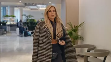 Anine Bing Kaia Blazer pied-de-poule porté par Tracy Tutor comme on le voit dans Million Dollar Listing Los Angeles (S15E10)