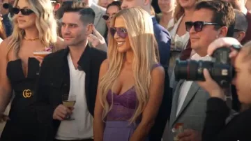 Body en dentelle Versace en orchidée foncée brillante porté par Tracy Tutor comme on le voit dans Million Dollar Listing Los Angeles (S15E10)