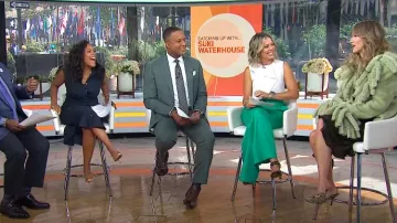 Pantalon large à micro plis fluides Me+Em porté par Dylan Dreyer comme on le voit dans Today le 12 septembre 2024