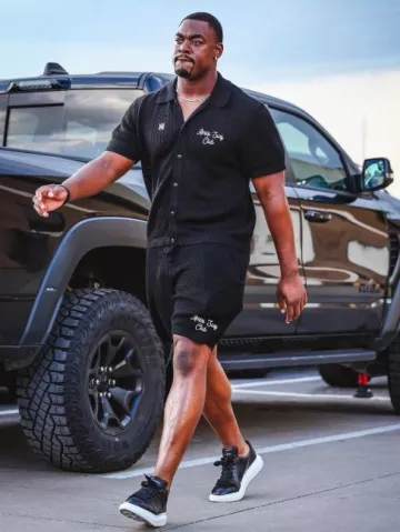 Short Amiri Black Crochet Surf Club porté par Chris Jones sur le compte Instagram @chiefs