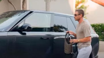 Mochila Goyard Cisalpin usada por Joey Essex como se ve en Selling Sunset (S08E09)