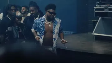 Camisa de manga corta Louis Vuitton Monogram Bandana usada por BossMan Dlow en BossMan Dlow - Shake Dat Ass (Twerk Song) [Video Oficial]
