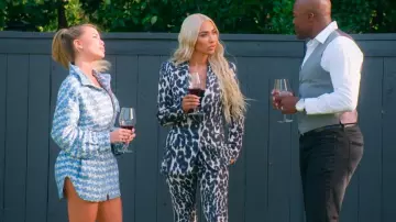 Pantalones acampanados con estampado de leopardo de Tom Ford usados por Breana Tiesi como se ve en Selling Sunset (T08E10)