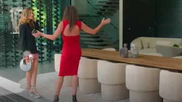 Sac en cristal Staud Black Mini Moon porté par Chrishell Stause comme on le voit dans Selling Sunset (S08E10)