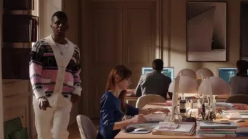 Essentiel Antwerp Tela Intarsia Cárdigan en Multicolor usado por Julien (Samuel Arnold) como se ve en Emily in Paris (S04E07)