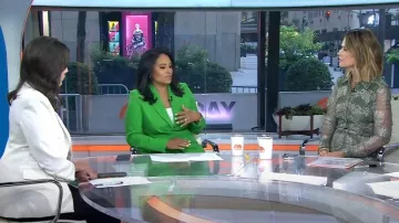 Chaqueta The Fold Averill en crepé elástico verde vivo usada por Kristen Welker como se ve en Today el 11 de septiembre de 2024