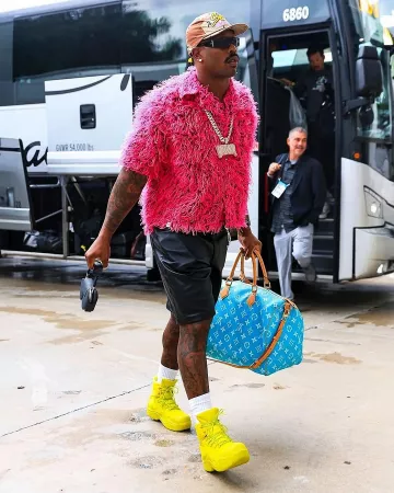 Bottega Veneta Botas Bomber Acid Yellow Puddle usadas por Von Miller en la cuenta de Instagram @blitzfits