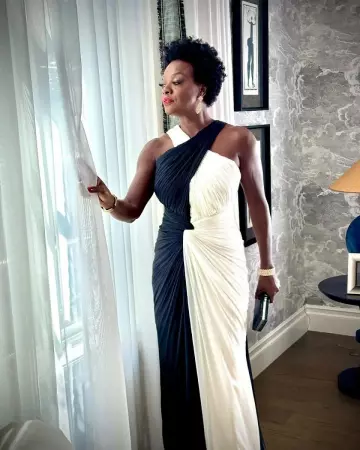 Boucles d’oreilles pendantes Buccellati Etoilee portées par Viola Davis aux Emmy Awards le 15 septembre 2024