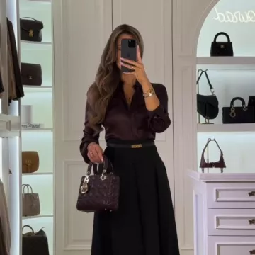 Lamees Mourad viste blusa marrón en su cuenta de Instagram de Reels on @lameesmourad