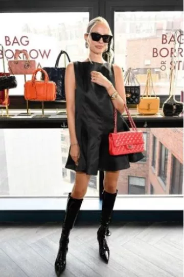 Bota elástica Ferragamo High Patent usada por Leonie Hanne en el evento de lanzamiento de Wold Pr Nyfw el 6 de septiembre de 2024