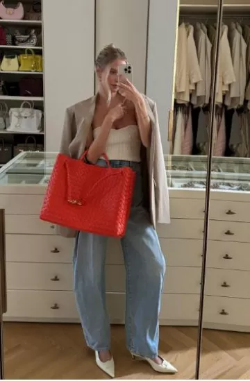 Slingback Celine Alma Triomphe porté par Leonie Hanne sur sa Story Instagram le 16 septembre 2024