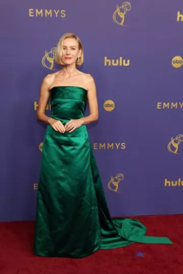 Boucles d’oreilles Harry Winston à maillons en diamant portées par Naomi Watts aux Emmy Awards le 15 septembre 2024