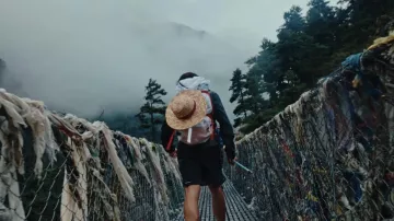 Inoxtag wears the hat of Luffy in One Piece in his documentary Kaizen: 1 year to climb Everest!