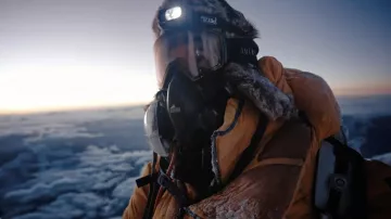 Inoxtag uses a Petzl headlamp in its documentary Kaizen: 1 year to climb Everest!