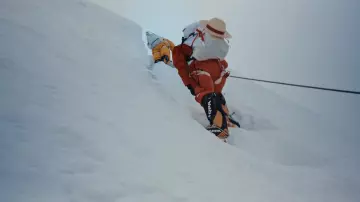 Inoxtag porte des chaussures d'alpinisme Scarpa dans son documentaire Kaizen : 1 an pour gravir l'Everest !