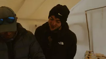Inoxtag wears a Nike beanie in its documentary Kaizen: 1 year to climb Everest!