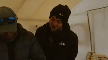 Inoxtag porte un bonnet Nike dans son documentaire Kaizen : 1 an pour gravir l'Everest !