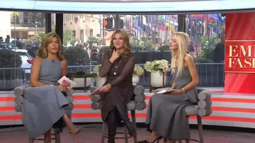 The Frankie Shop Agathe Haut bustier en maille sans bretelles en gris foncé porté par Zanna Roberts Rassi comme on le voit dans Today le 16 septembre 2024