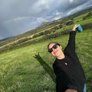 Ray-Ban Rb4420 Sunglasses worn by Olivia Rodrigo on her Instagram Post on September 8, 2024