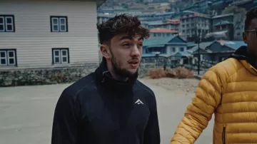 Inoxtag wears a Nike Trail high-neck top in its documentary Kaizen: 1 year to climb Everest!