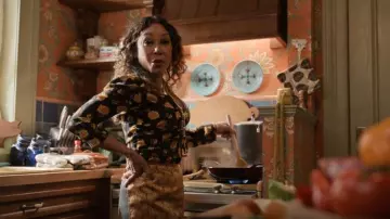 Veronica Beard Marion Robe portée par Inez (Daphne Rubin-Vega) comme on le voit dans Only Murders in the Building (S04E02)