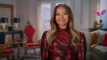 Vestido ajustado de manga larga Ferragamo usado por Mary Cosby como se ve en The Real Housewives of Salt Lake City (S05E01)