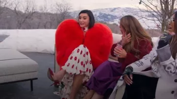 Zapatos de tacón Alaia Clear Cap-Toe Mule usados por Bronwyn Newport como se ve en The Real Housewives of Salt Lake City (T05E01)