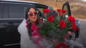 Pendientes de diamantes de imitación en forma de corazón de H&M usados por Angie Katsanevas como se ve en The Real Housewives of Salt Lake City (T05E01)