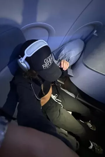 Écouteurs Apple Airpods Max portés par Chantel Jeffries sur son Instagram le 18 septembre 2024