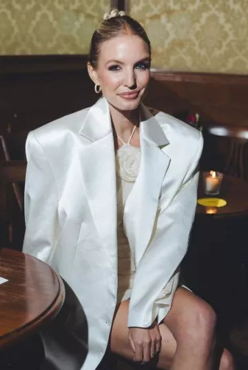 Minivestido de lentejuelas de Magda Butrym usado por Leonie Hanne en la cena Mytheresa el 18 de septiembre de 2024