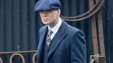 Peaky Blinders Outfits: Cillian Murphy wears a long overcoat to portray Thomas Shelby in season 6, episode 5 of the TV series
