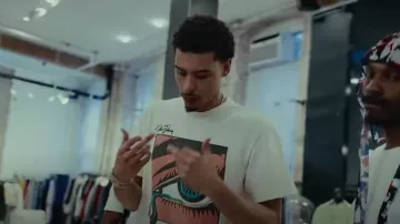 Gallery Dept. Camiseta blanca de ojo de lágrima usada por Jay Critch en Jay Critch - Loopy (Video oficial)