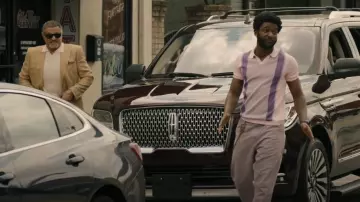 Alligator World Cigar # PJ1419 Rose porté par Tyson (Jay Will) comme on le voit dans Tulsa King (S02E01)