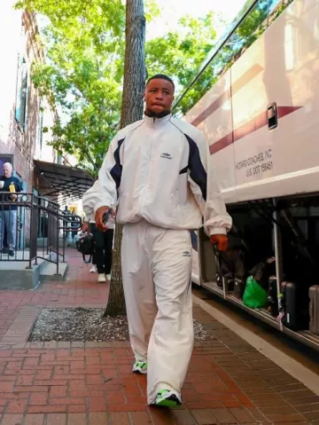 Nike Zoom Vomero 5 Electric Green portée par Saquon Barkley sur le compte Instagram @philadelphiaeagles