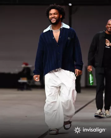 Versace Navy & Light Blue Collar Polo Sweater porté par Kyler Murray sur le compte Instagram @azcardinals
