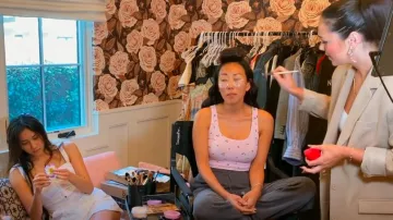 Débardeur Skims Lounge en fleur de cerisier porté par Katie Ginella comme on le voit dans The Real Housewives of Orange County (S18E11)