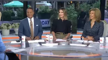 Cinturón reversible con placa con el logotipo de Gucci usado por Savannah Guthrie como se ve en Today el 18 de septiembre de 2024