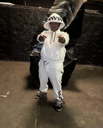 Baskets Curb Lanvin Noir, Blanc & Bourgogne portées par Big30 sur le compte Instagram @ceobig30