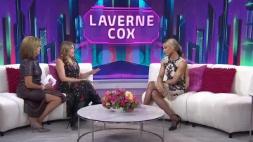 Vestido de corte láser de Alexander McQueen 2012 usado por Laverne Cox como se ve en Today with Hoda & Jenna el 19 de septiembre de 2024