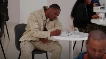 Daily Paper Jabari Herd Cargo Pants porté par Cam Watkins (Mitchell Edwards) comme on le voit dans All American : Homecoming (S03E12)